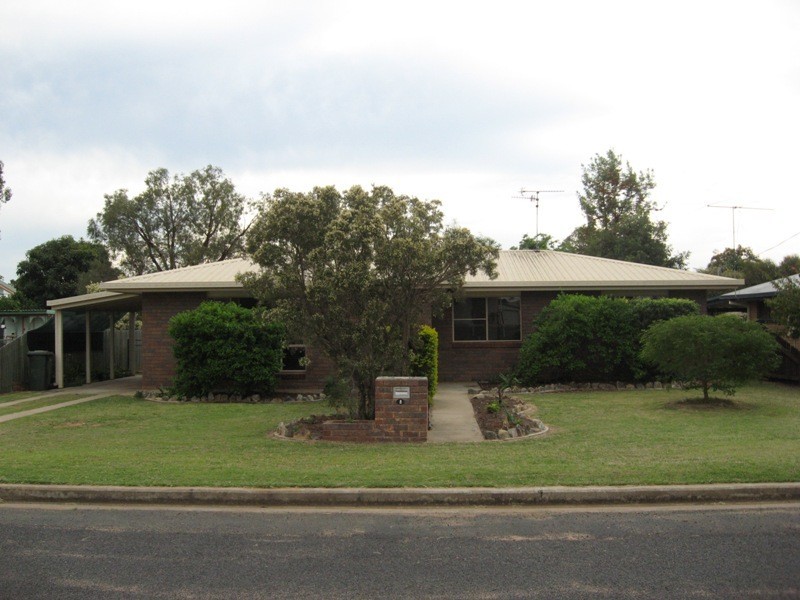 8 Stevenson Street, Chinchilla QLD 4413