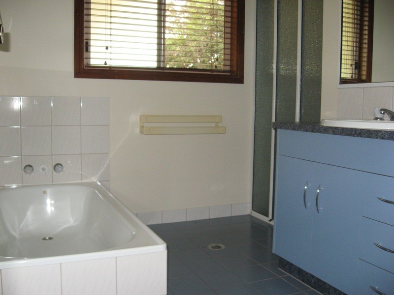 8 Stevenson Street, Chinchilla QLD 4413