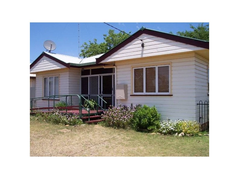 4 BEUTEL STREET, Chinchilla QLD 4413