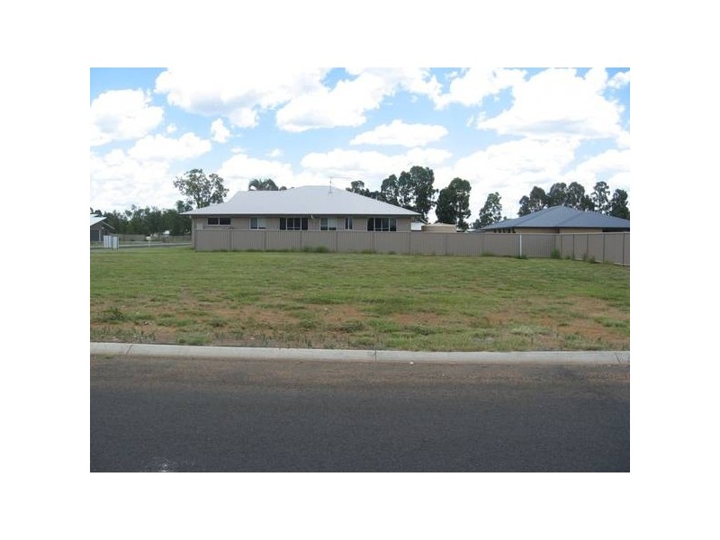 32 Sommerfeld Crescent, Chinchilla QLD 4413
