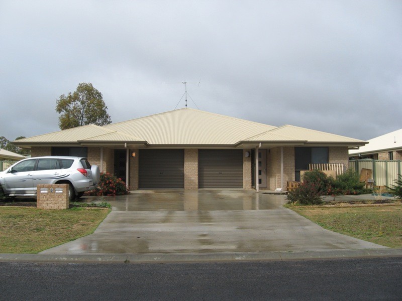 2/5 Luscombe Street, Chinchilla QLD 4413