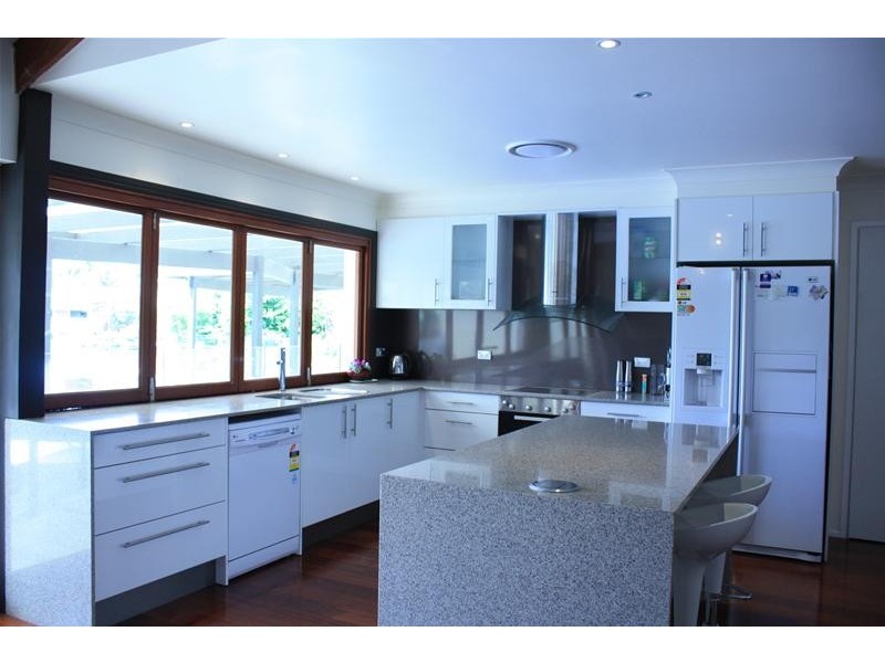7 Tradewinds Avenue, Paradise Point QLD 4216