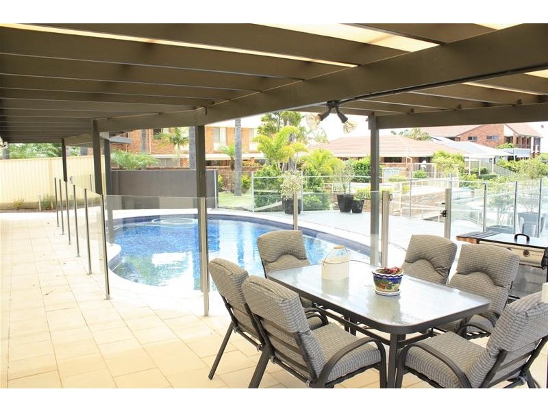 7 Tradewinds Avenue, Paradise Point QLD 4216