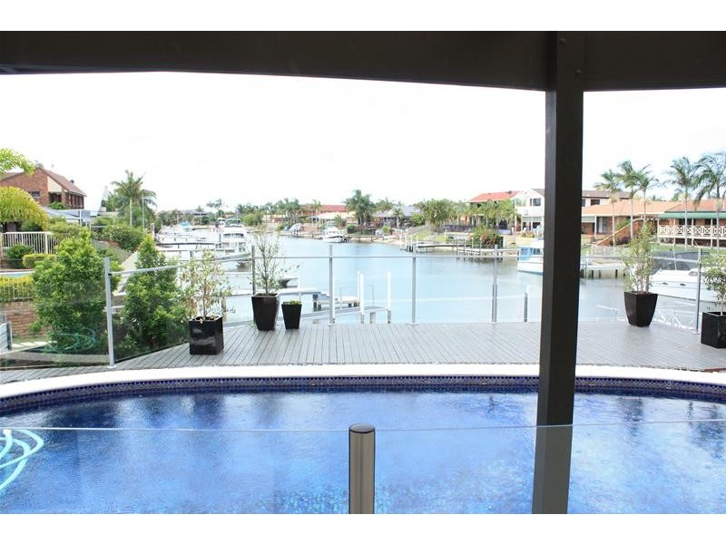7 Tradewinds Avenue, Paradise Point QLD 4216