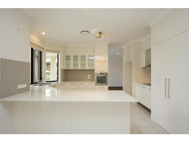 Sovereign Islands QLD 4216