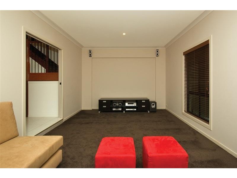 Sovereign Islands QLD 4216