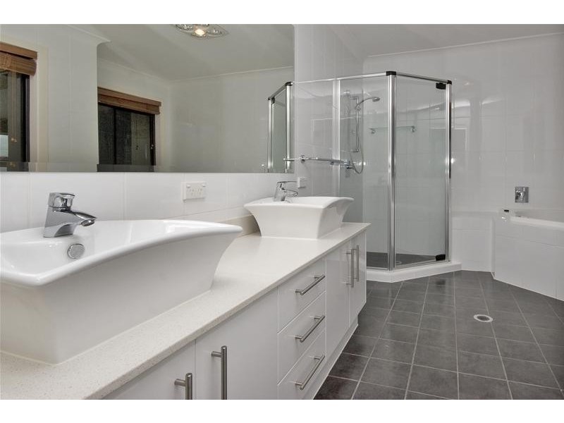 Sovereign Islands QLD 4216