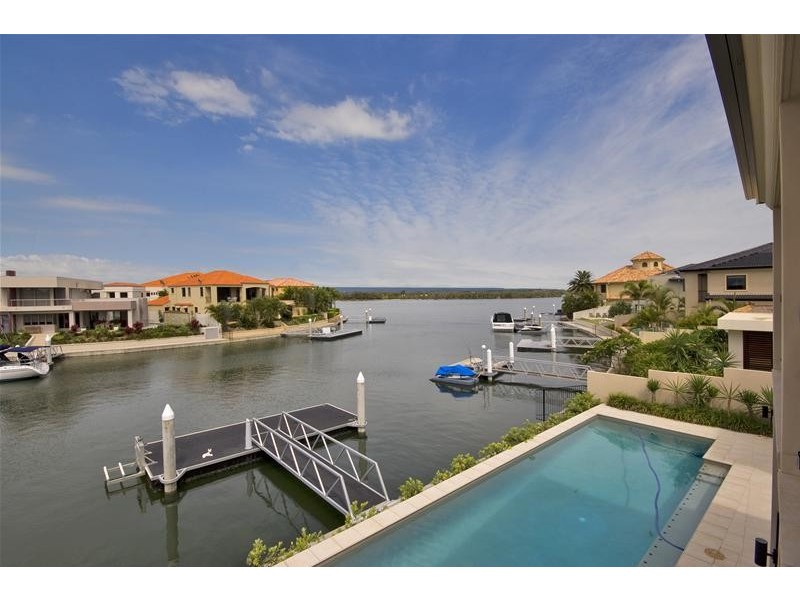 Sovereign Islands QLD 4216