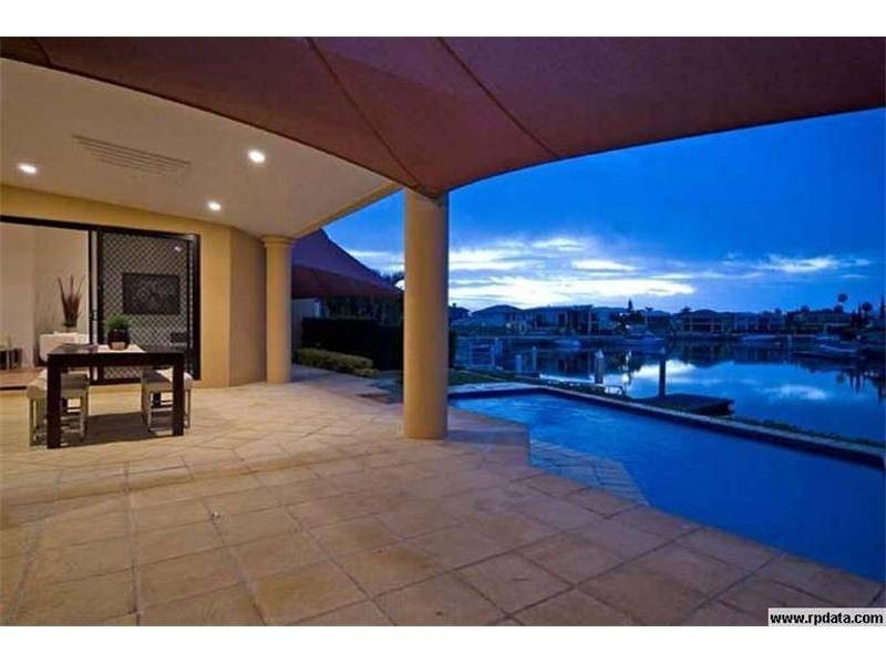 Sovereign Islands QLD 4216