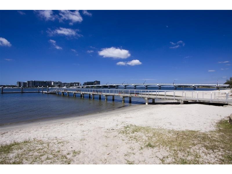 57 Bruce Avenue, Paradise Point QLD 4216