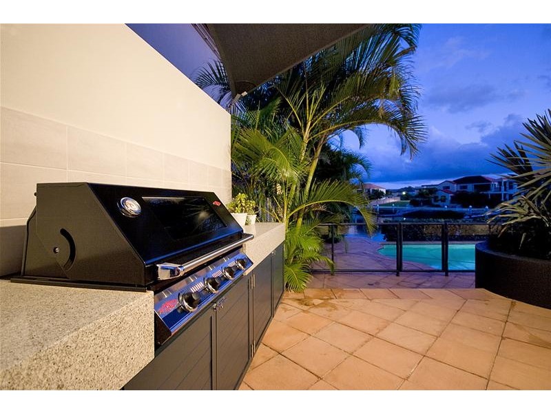 Sovereign Islands QLD 4216