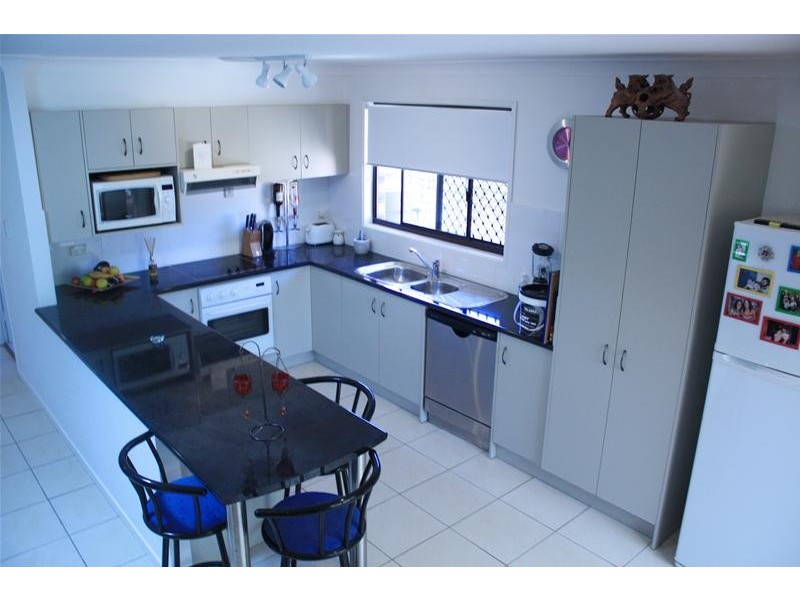 1/27 Errol Avenue, Paradise Point QLD 4216