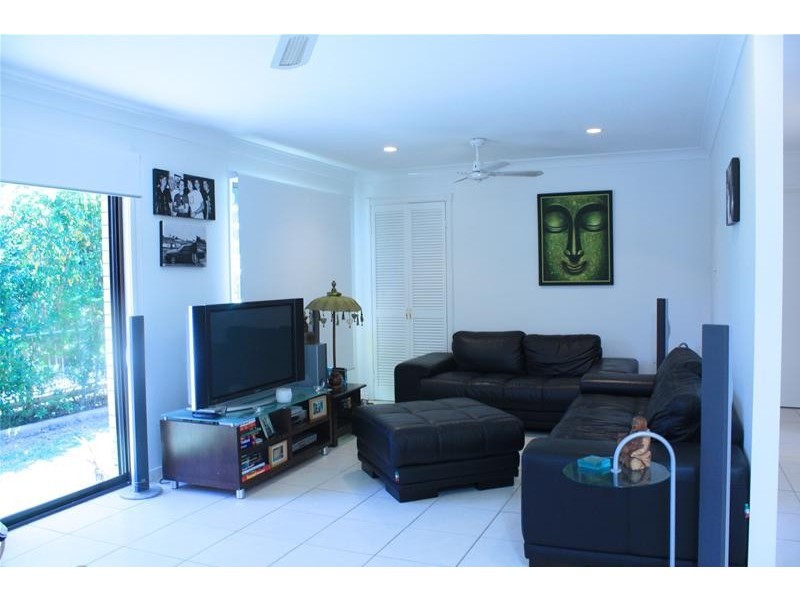 1/27 Errol Avenue, Paradise Point QLD 4216