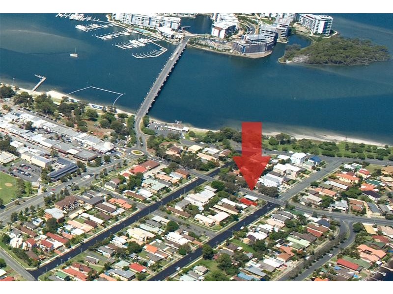 1/27 Errol Avenue, Paradise Point QLD 4216