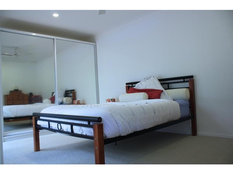 1/27 Errol Avenue, Paradise Point QLD 4216
