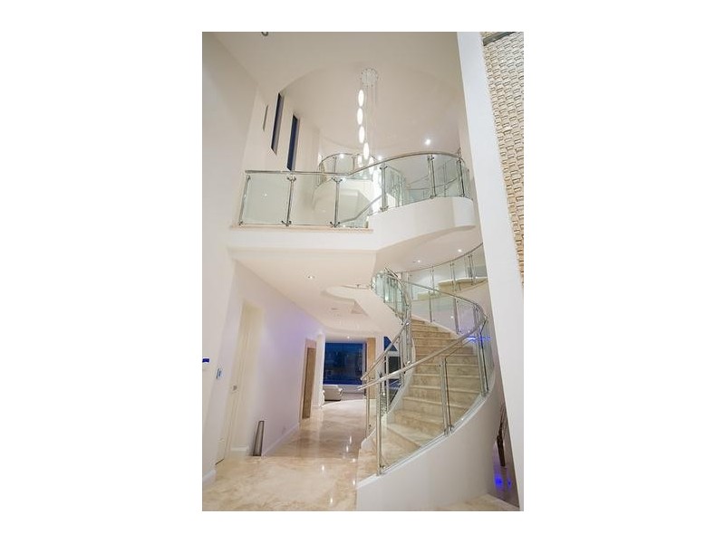 Sovereign Islands QLD 4216