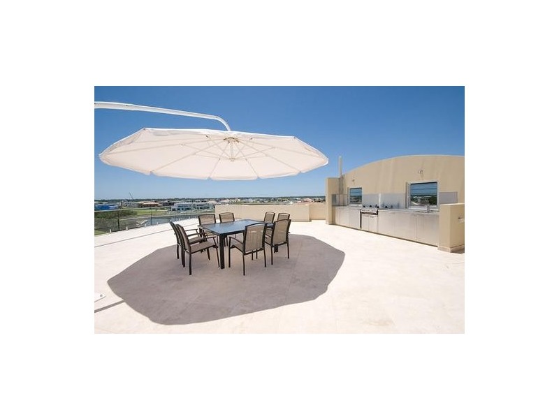 Sovereign Islands QLD 4216