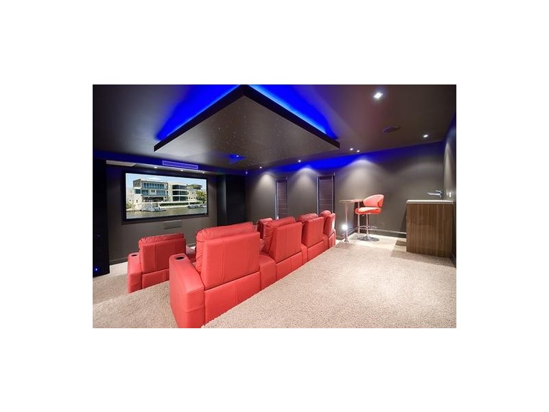 Sovereign Islands QLD 4216