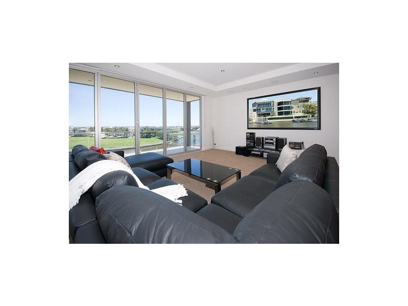 Sovereign Islands QLD 4216