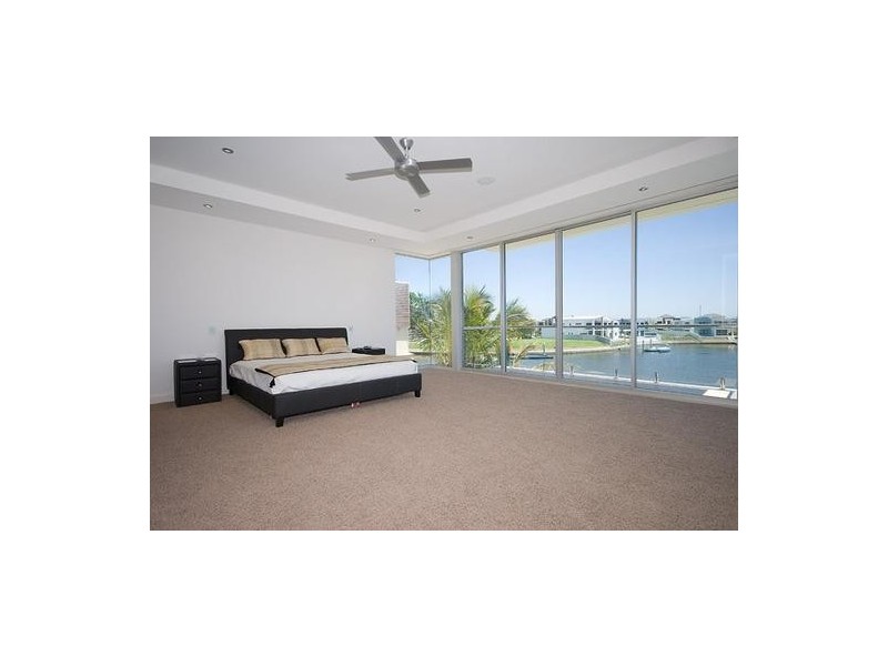 Sovereign Islands QLD 4216