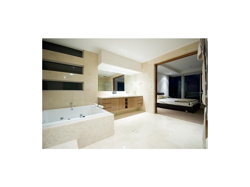 Sovereign Islands QLD 4216