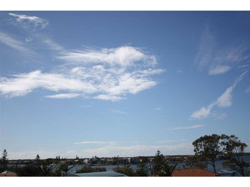 8 – 10 Victor Avenue, Paradise Point QLD 4216