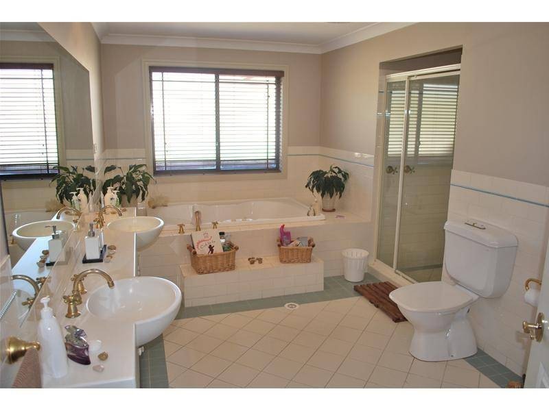 Parkwood QLD 4214