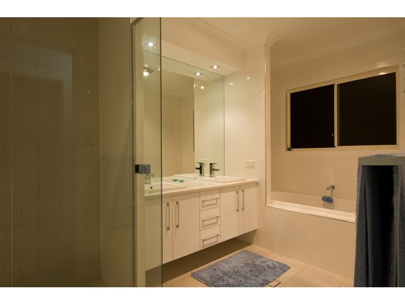 Paradise Point QLD 4216