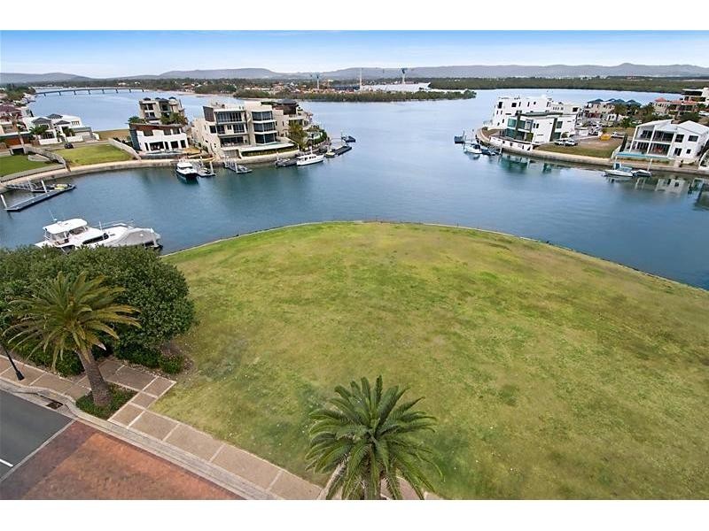 Sovereign Islands QLD 4216