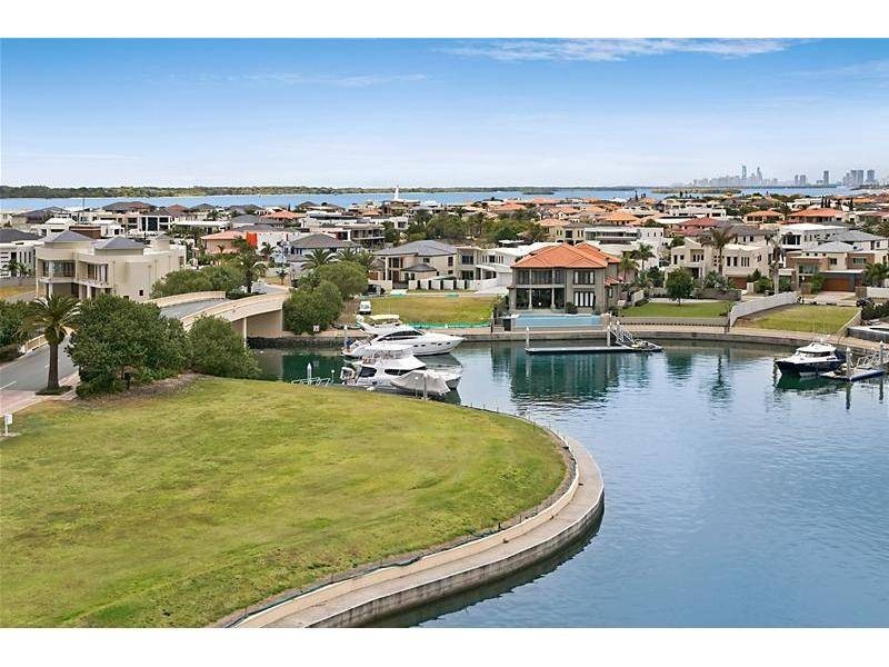 Sovereign Islands QLD 4216