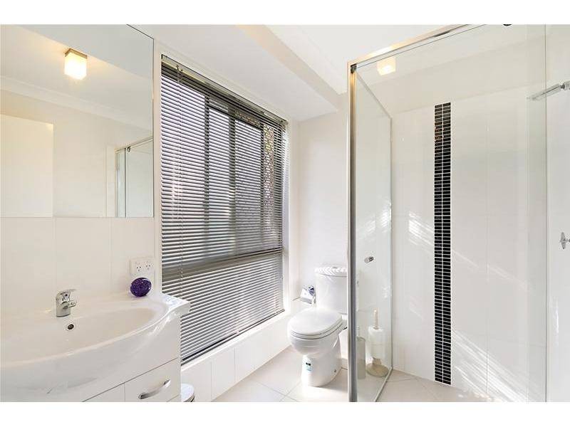 13 Kilmartin Esplanade, Biggera Waters QLD 4216