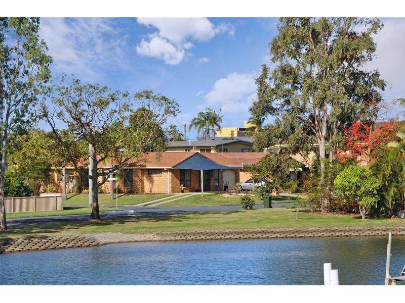 13 Kilmartin Esplanade, Biggera Waters QLD 4216