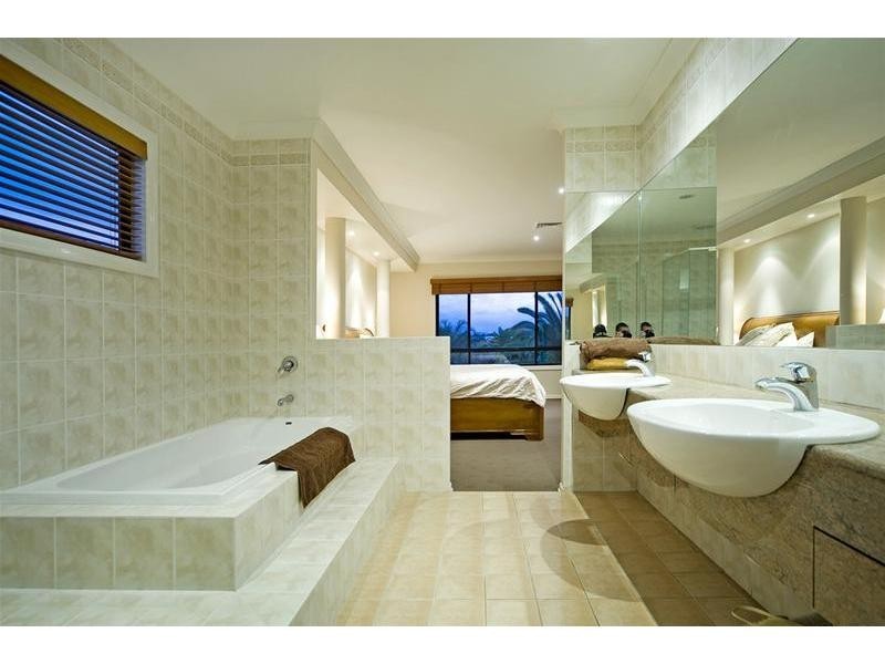 Hope Island QLD 4212