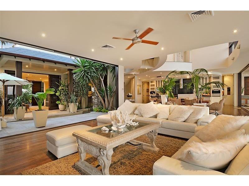 34 Hampton Court, Paradise Point QLD 4216