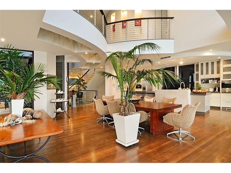 34 Hampton Court, Paradise Point QLD 4216