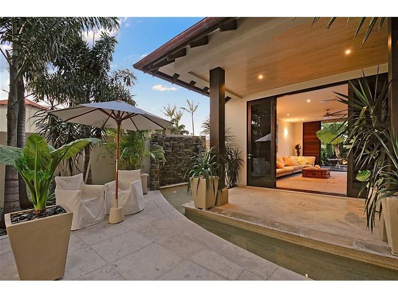 34 Hampton Court, Paradise Point QLD 4216