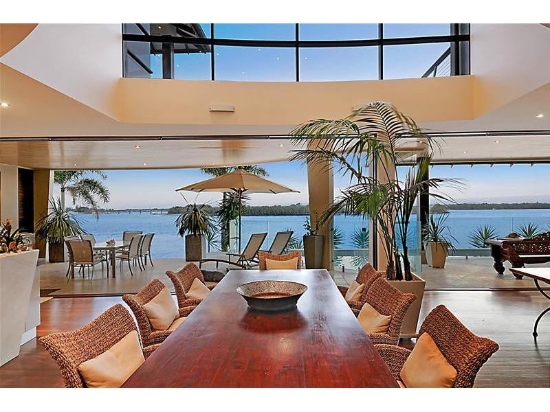 34 Hampton Court, Paradise Point QLD 4216