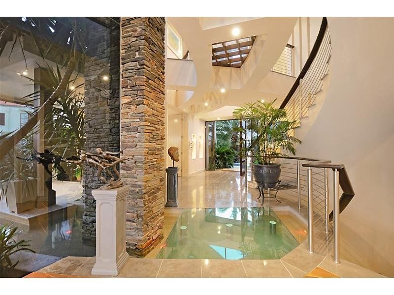 34 Hampton Court, Paradise Point QLD 4216