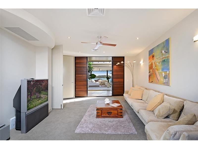 34 Hampton Court, Paradise Point QLD 4216