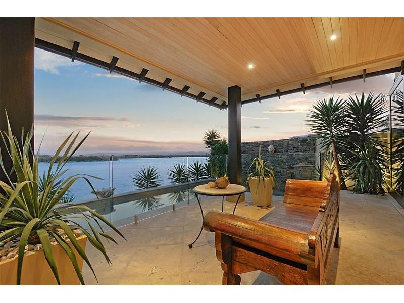 34 Hampton Court, Paradise Point QLD 4216