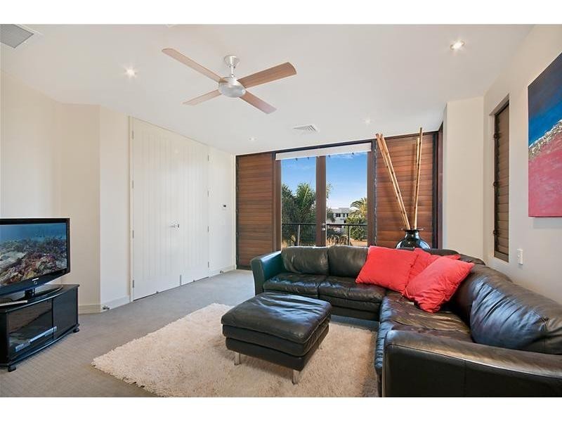 34 Hampton Court, Paradise Point QLD 4216