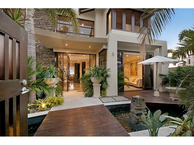 34 Hampton Court, Paradise Point QLD 4216