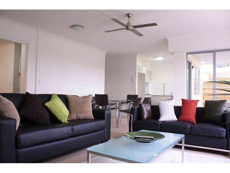 2/1 Hinterland Drive, Mudgeeraba QLD 4213