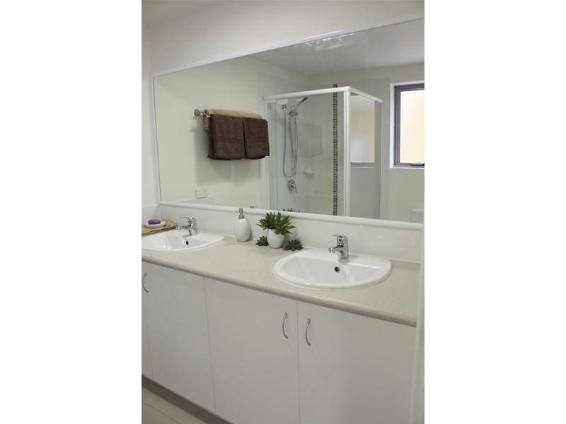2/1 Hinterland Drive, Mudgeeraba QLD 4213