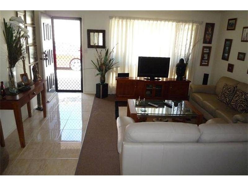 35 Terrigal Crescent, Southport QLD 4215