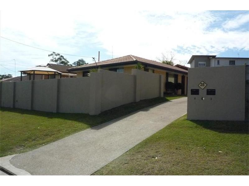 35 Terrigal Crescent, Southport QLD 4215