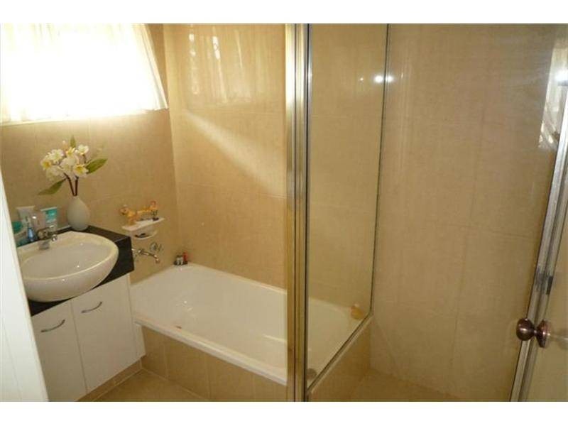 35 Terrigal Crescent, Southport QLD 4215