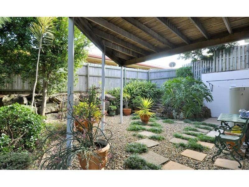 9 Manra Way, Pacific Pines QLD 4211