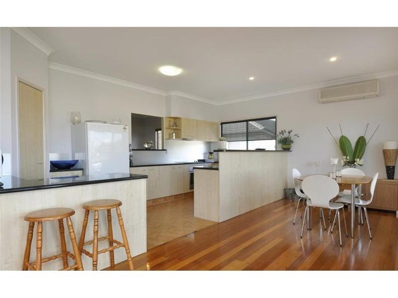 9 Manra Way, Pacific Pines QLD 4211