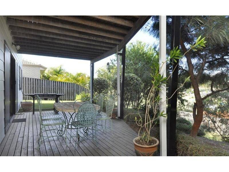 9 Manra Way, Pacific Pines QLD 4211